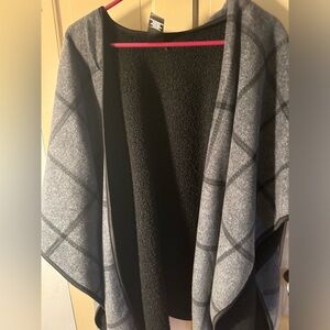 Reversible wrap with high pile fleece NWOT